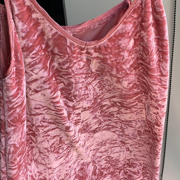 crushed velvet pink dress - Picture 2 of 4